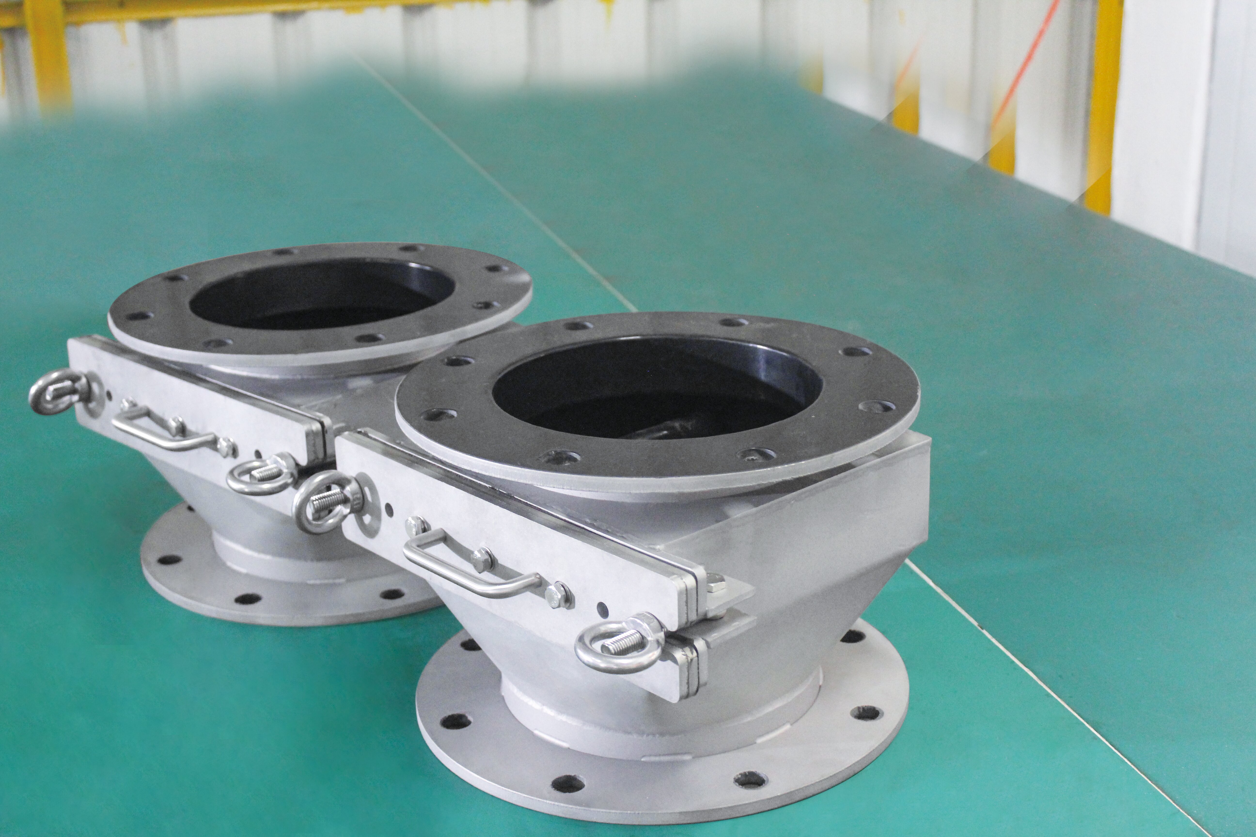 De ce este esențial un dispozitiv manual de îndepărtare a fierului de tip sertar în producția de pulbere de chili?